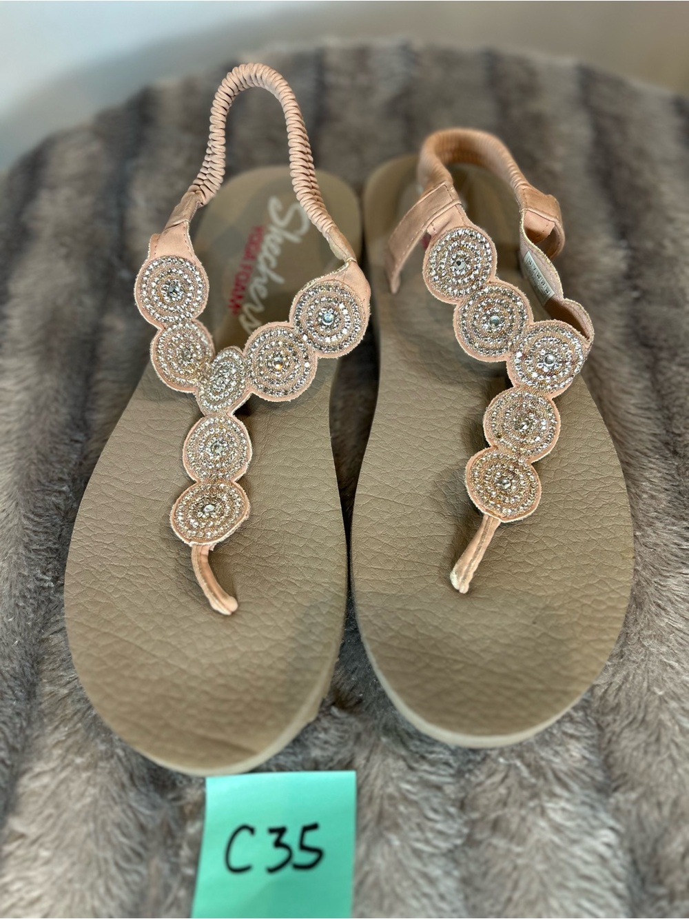 Skechers Beaded T-Strap Sandals in nude/pink sz 10
